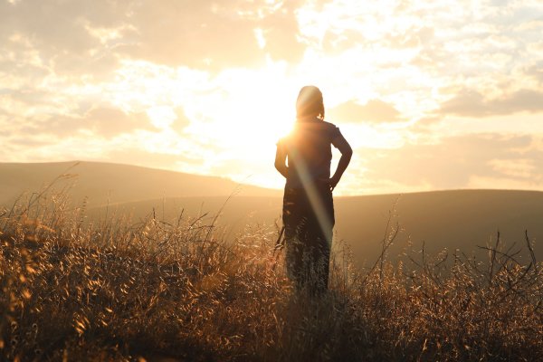 Девушка на рассвете