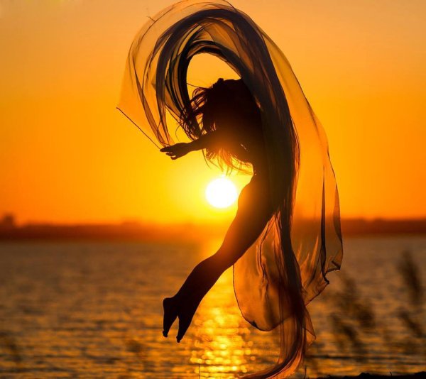 Девушка боком