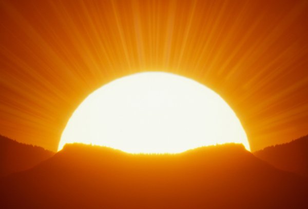 Яркое солнце