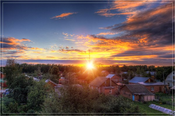 Красивый закат в деревне
