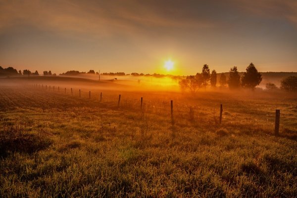 Закат солнца в деревне