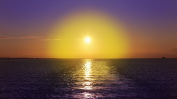 Отражение солнца в море