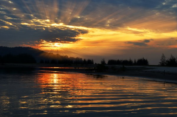 Солнце над озером