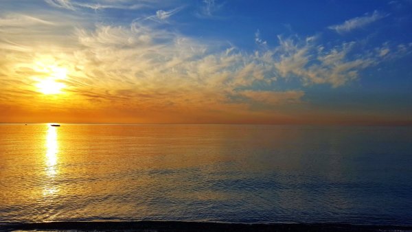 Дорожка солнца на воде