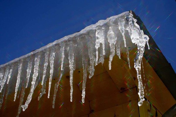 Сосульки тают