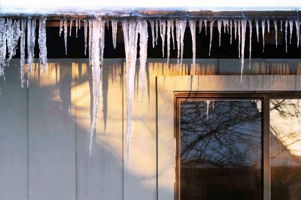 Сосульки на солнце