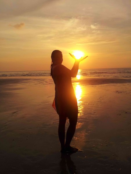 Девушка Весна солнце