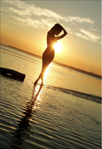 Красивый силуэт девушки