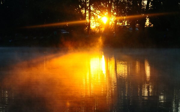 Отражение солнца в воде