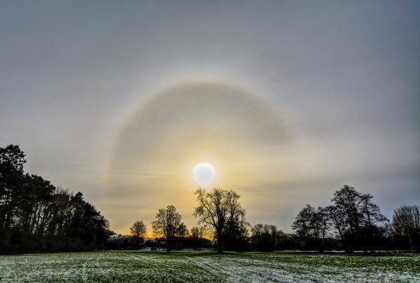 Пасмурно и солнечно