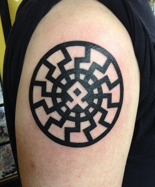 Черное солнце тату