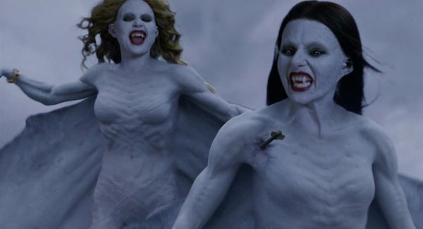 Кайла Юэлл Бэтвумен