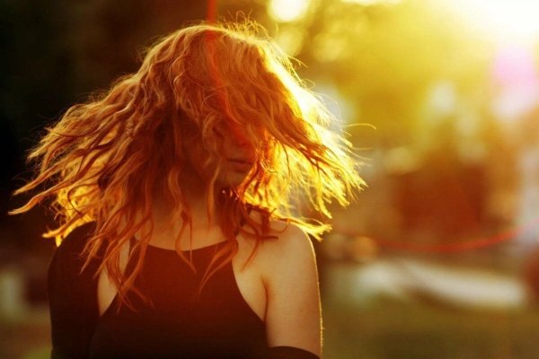 Девушка волосы солнце