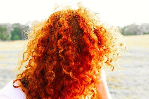 Девушка с веснушками арт