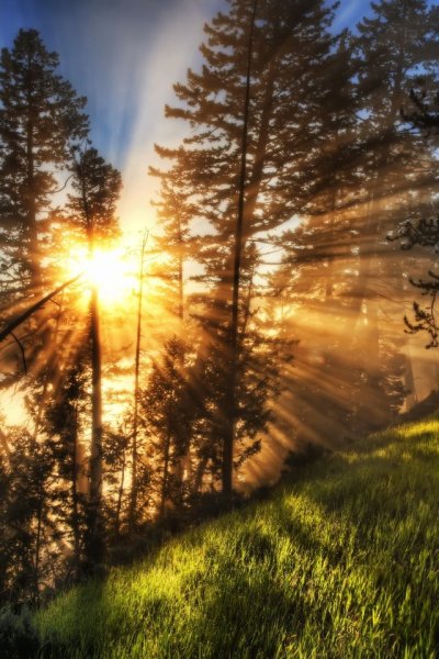 Оранжевый закат в горах