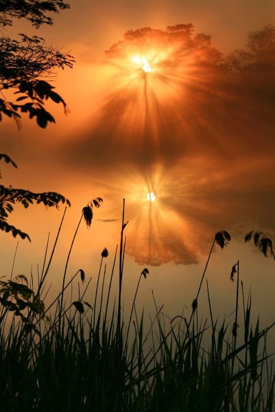 Закат над озером