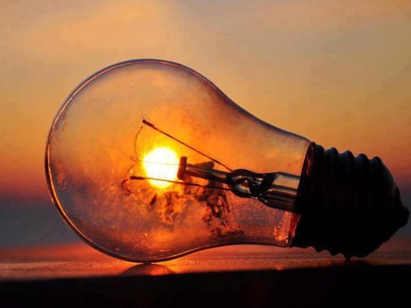 Лампочка и солнце