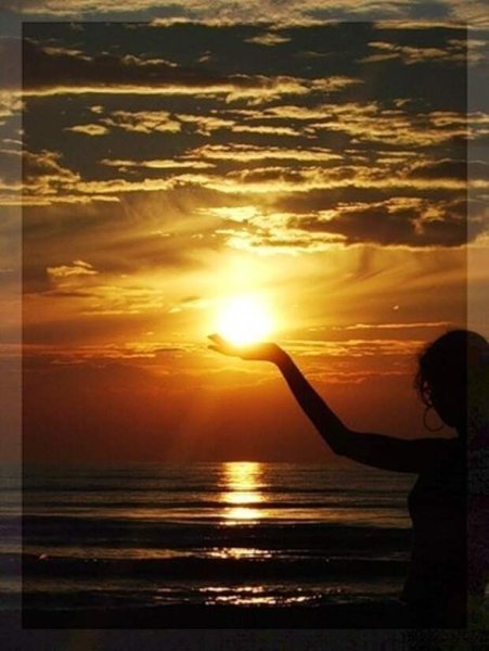 Во лбу солнце на затылке месяц по бокам звезды