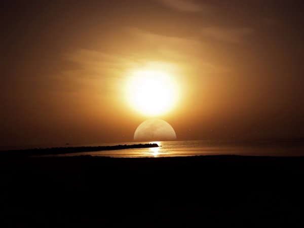 Солнце и Луна на небе