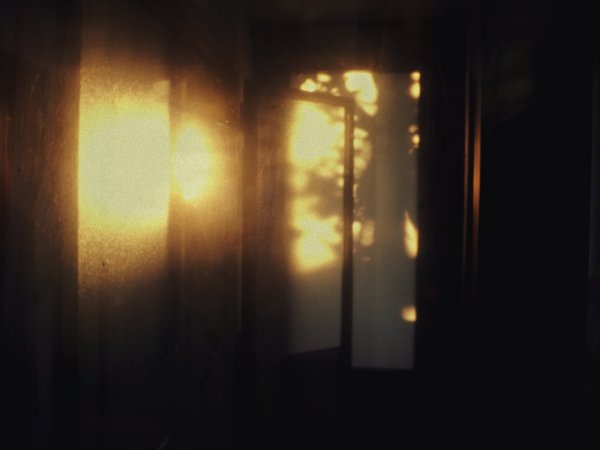 Блики на окне