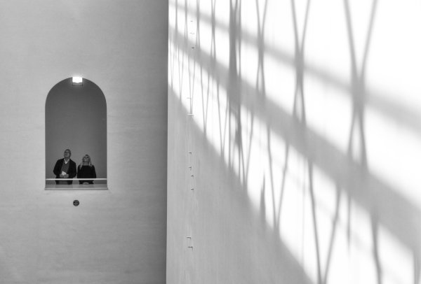 Тень на стене