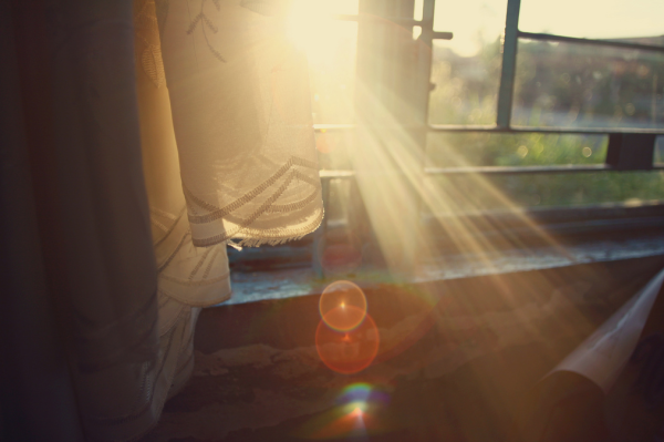 Луч света в окне