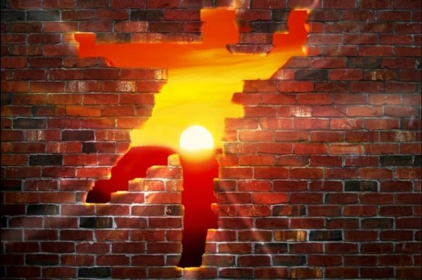 Разрушенная кирпичная стена