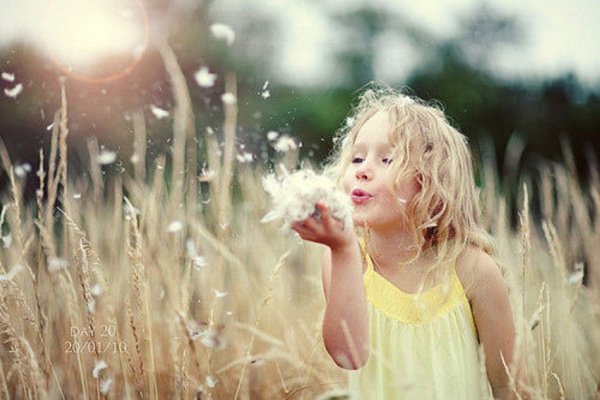 Дети радуются солнцу