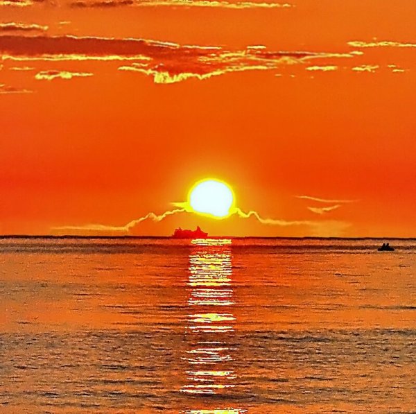 Оранжевое море