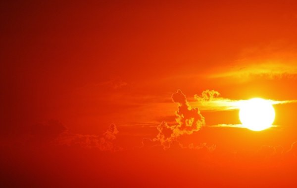 Яркое солнце