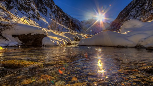 Горы снег солнце