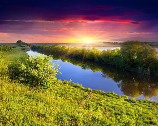 Рассвет на реке
