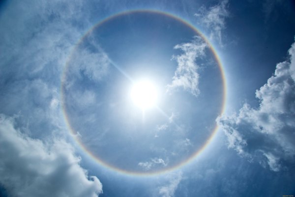 Круглая Радуга на облаках