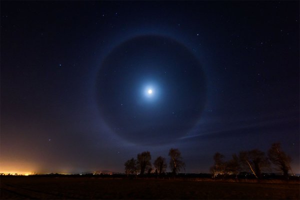 Эффект гало вокруг Луны