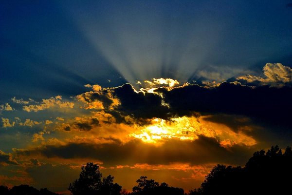 Солнце за тучами