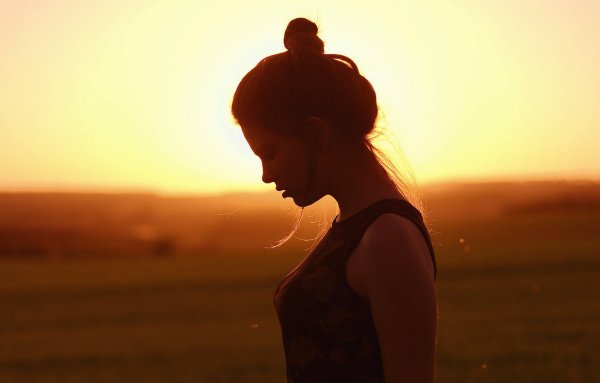 Девушка на закате