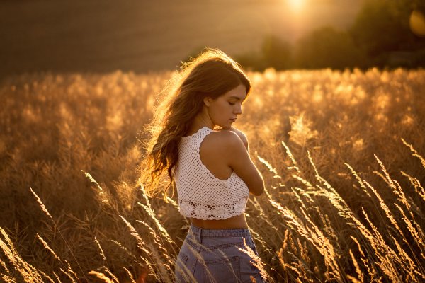 Девушка на закате