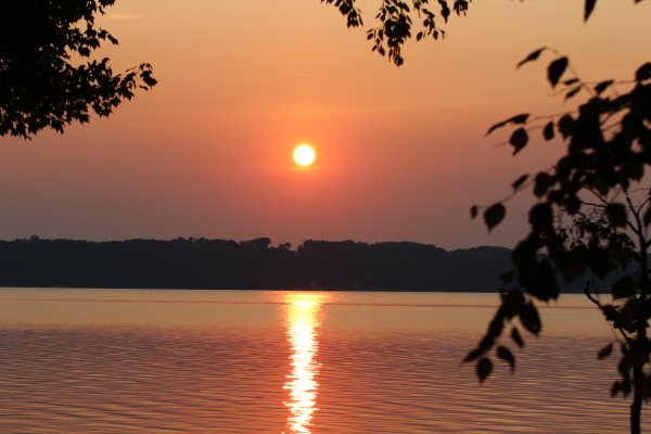 Отражение солнца в воде