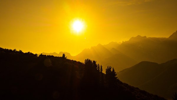 Горы солнце