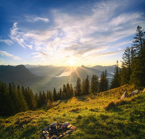 Пейзаж горы солнце