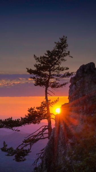 Красивый рассвет в городе