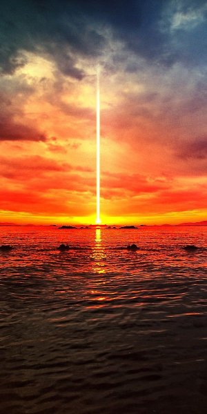 Красивый рассвет на пляже