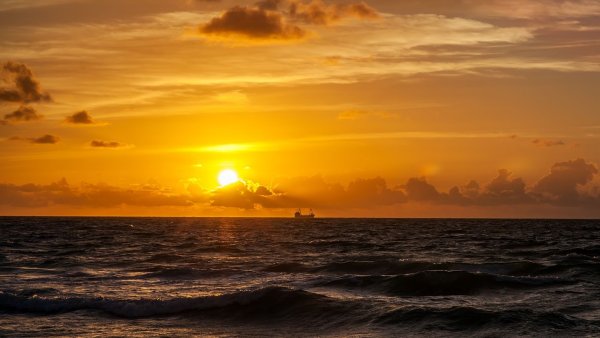 Рассвет на море