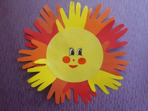 Солнышко из ладошек