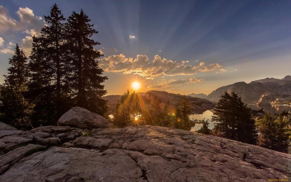 Красивые горы и солнце