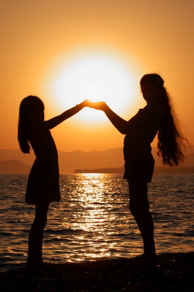 Солнце и Луна сестры