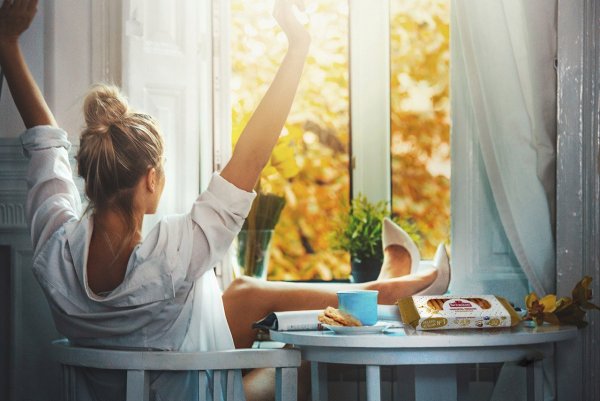 Солнечные лучи в комнате