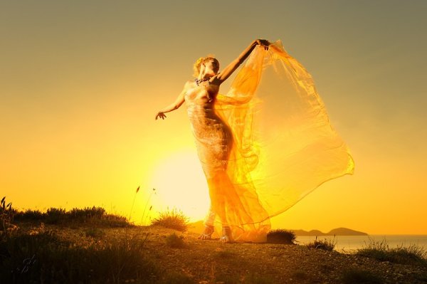 Девушка солнце радость