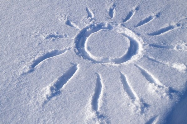 Солнце на снегу красками