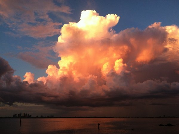 Огромное облако